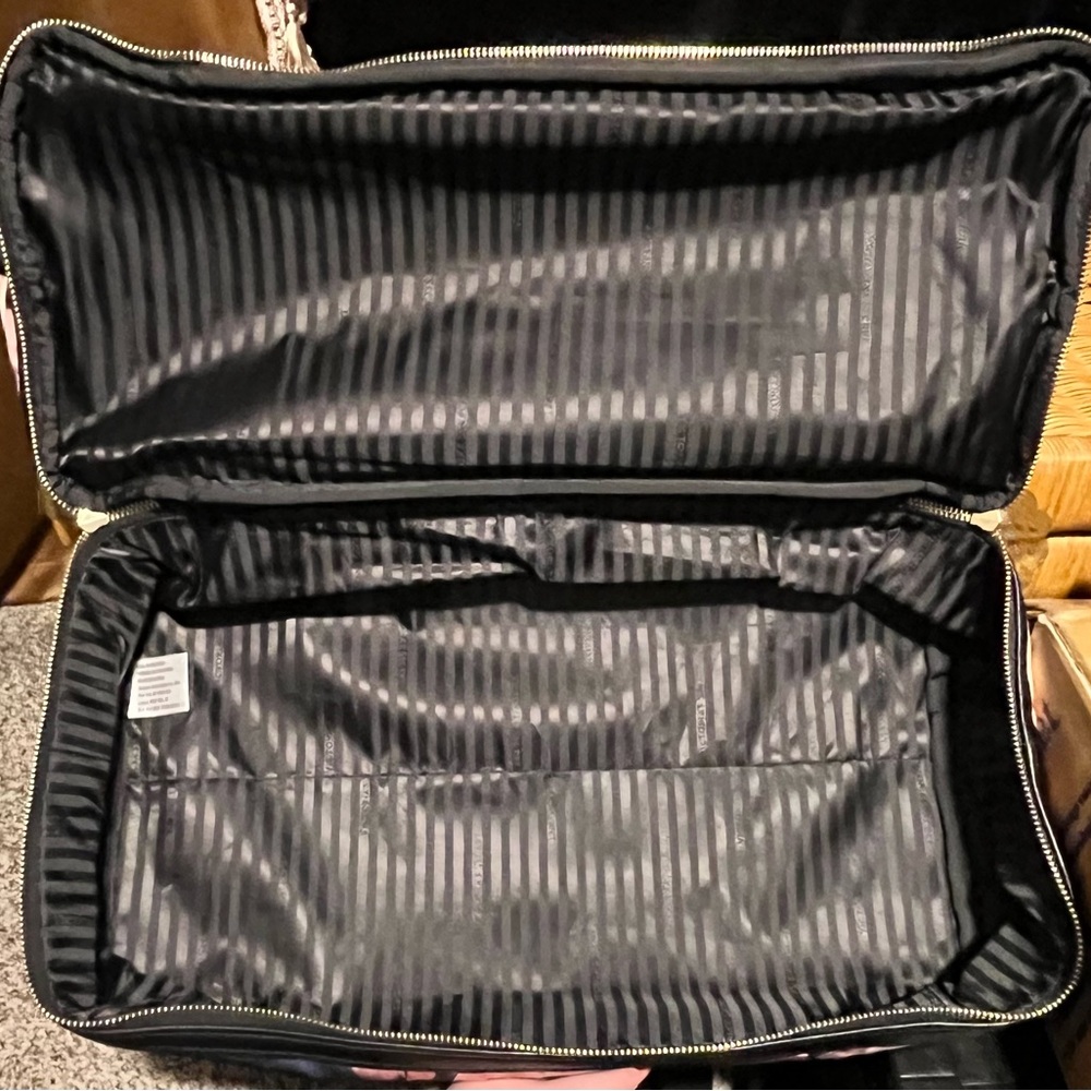 Victoria’s Secret The Getaway Weekender Overnight LIMITED EDITION Travel Bag Set - Picture 12 of 14